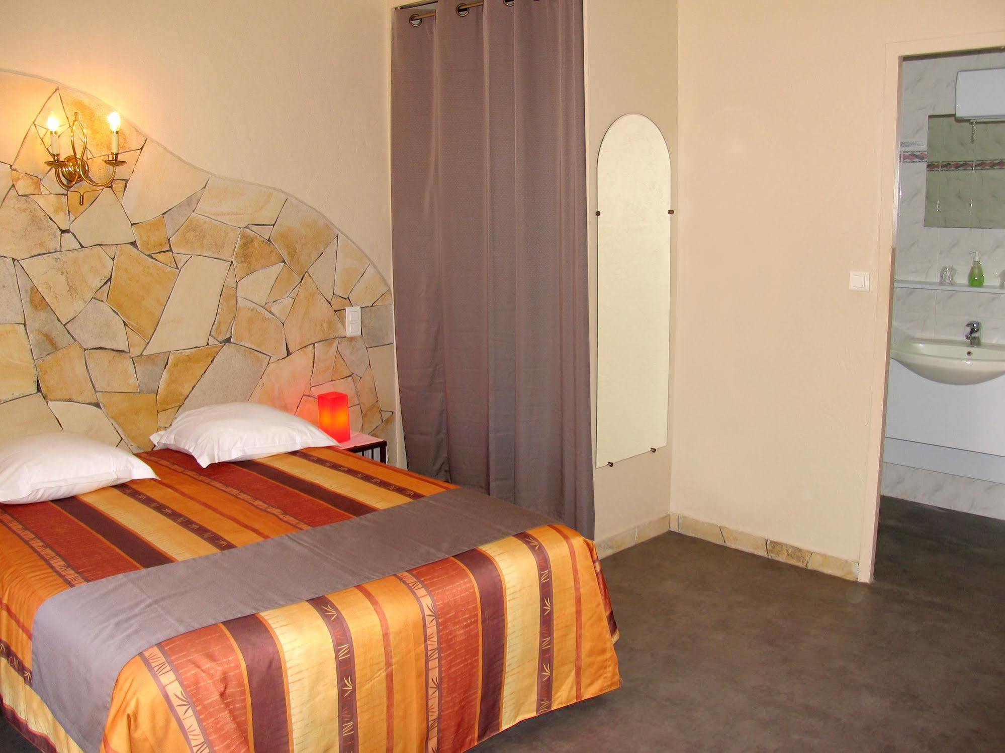 Hotel Et Studios Les Amandiers Saint-Raphaël Zewnętrze zdjęcie
