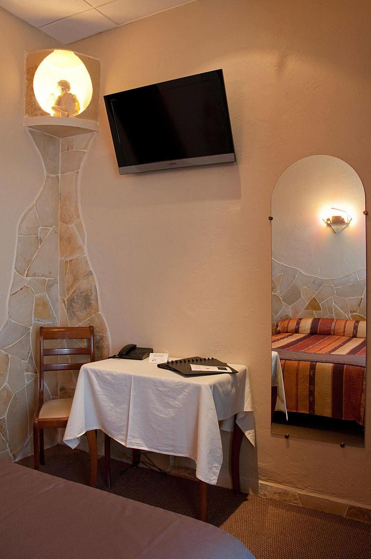 Hotel Et Studios Les Amandiers Saint-Raphaël Zewnętrze zdjęcie