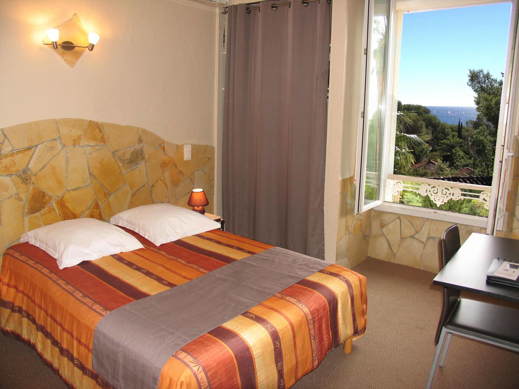 Hotel Et Studios Les Amandiers Saint-Raphaël Zewnętrze zdjęcie