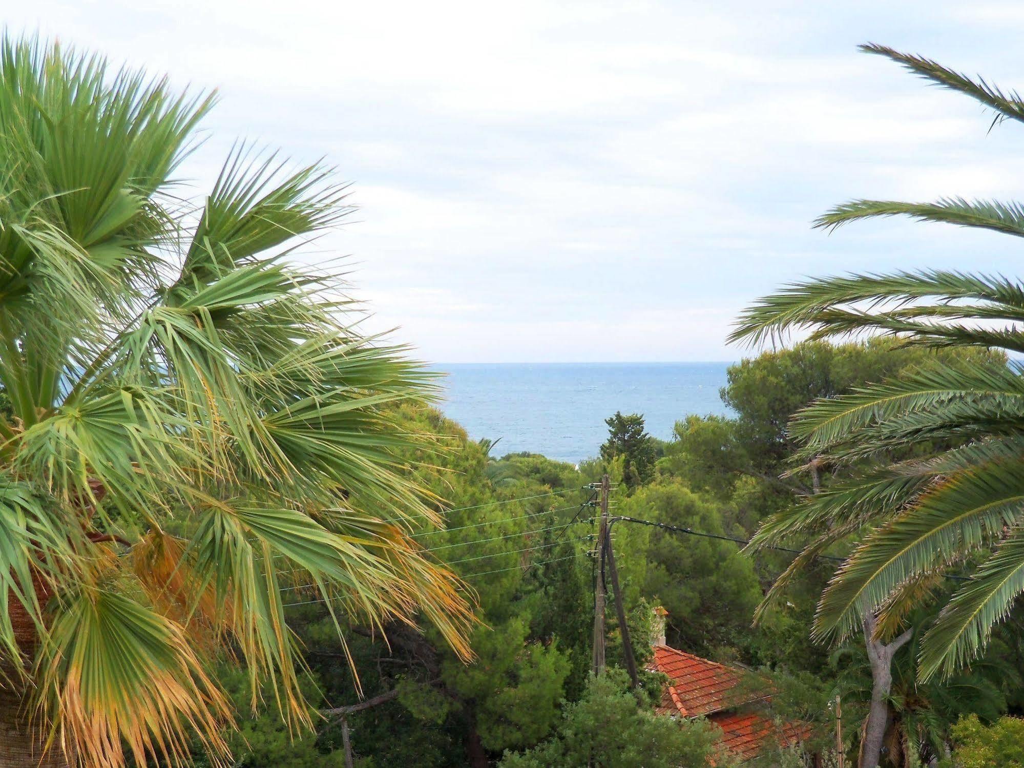Hotel Et Studios Les Amandiers Saint-Raphaël Zewnętrze zdjęcie