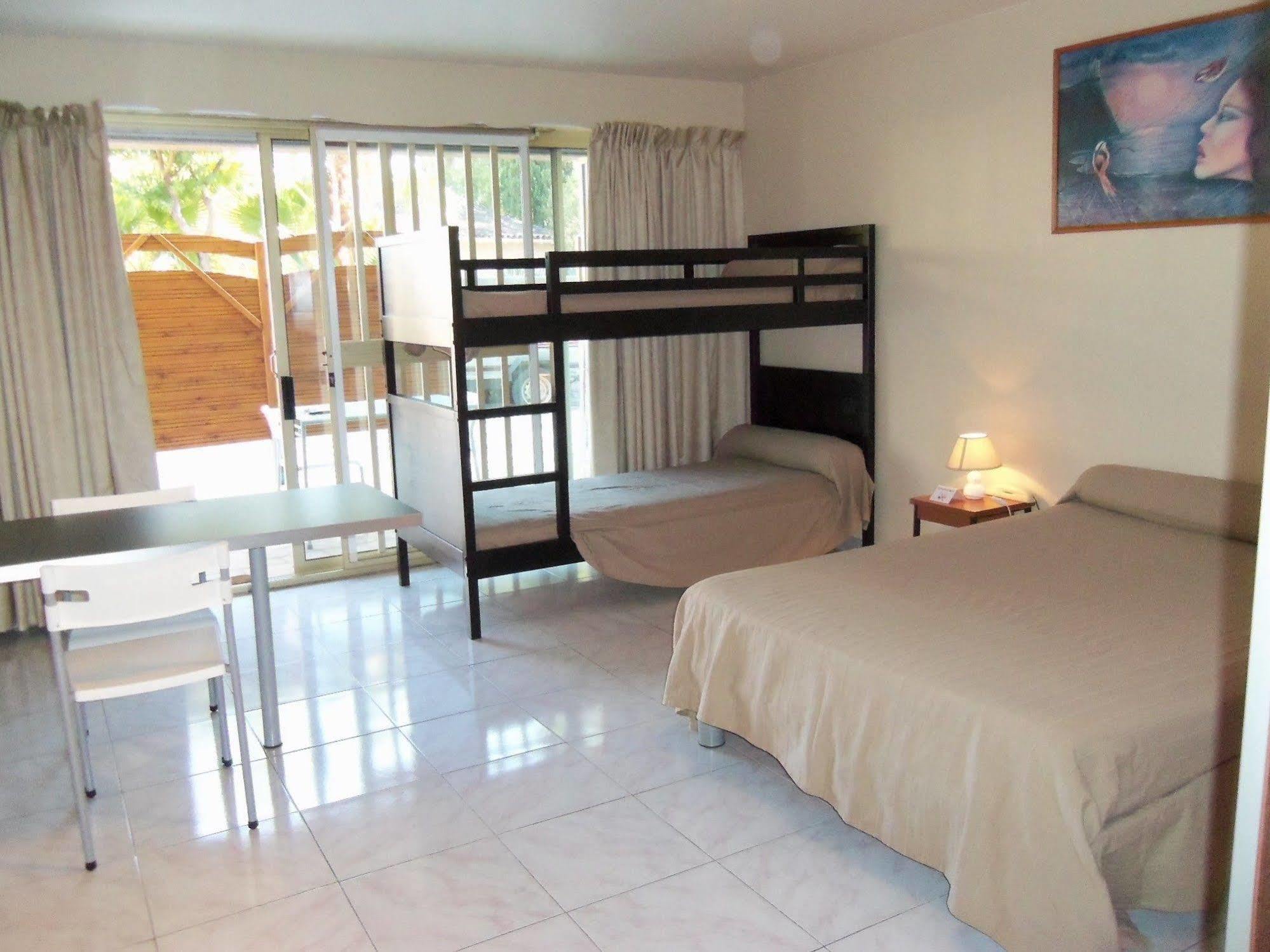 Hotel Et Studios Les Amandiers Saint-Raphaël Zewnętrze zdjęcie